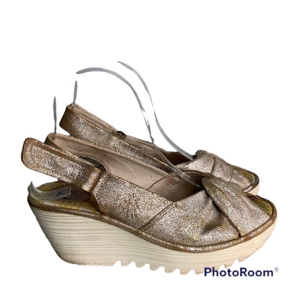 FLY LONDON GOLD TAN WHITE WEDGE SANDALS SIZE 7